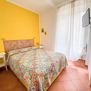 Giallo Nápoles